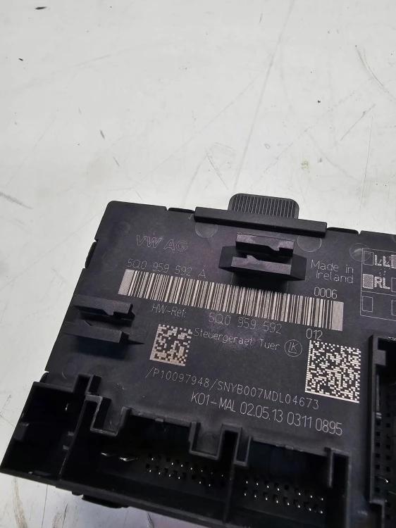 MODUŁ STEROWNIK DRZWI AUDI A3 Q3 F3 5Q0959592A