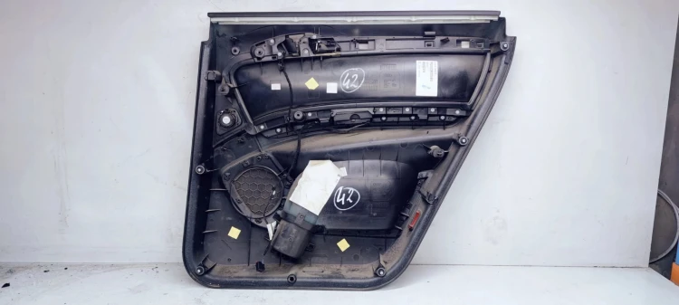 BOCZEK DRZWI L T AUDI Q7 4L 4L0867305 ALCATARA 42*