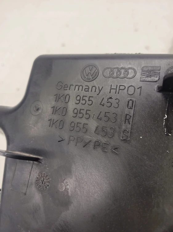 ZBIORNIK SPRYSKIWACZY POD XENON AUDI VW 1K0955453S