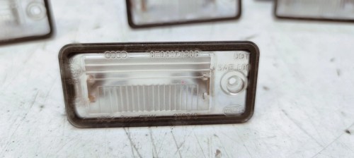 LAMPKA PODŚWIETLENIE TABLICY PRAWA AUDI A3 8P A4 B6 B7 A6 C6 Q7 8E0807430B