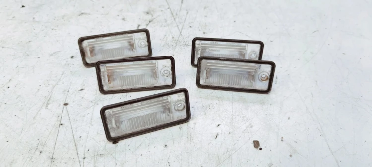LAMPKA PODŚWIETLENIE TABLICY PRAWA AUDI A3 8P A4 B6 B7 A6 C6 Q7 8E0807430B