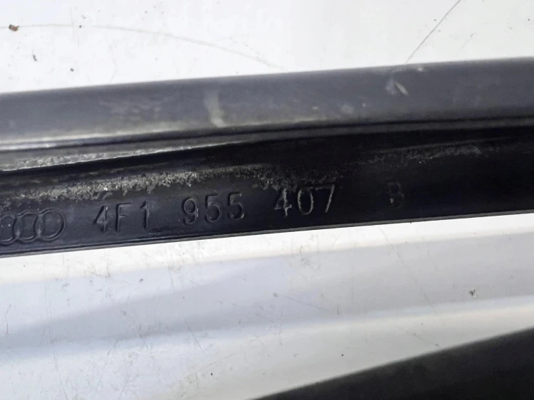 RAMIE WYCIERACZKI AUDI A6 C6 LEWE 4F1955407B