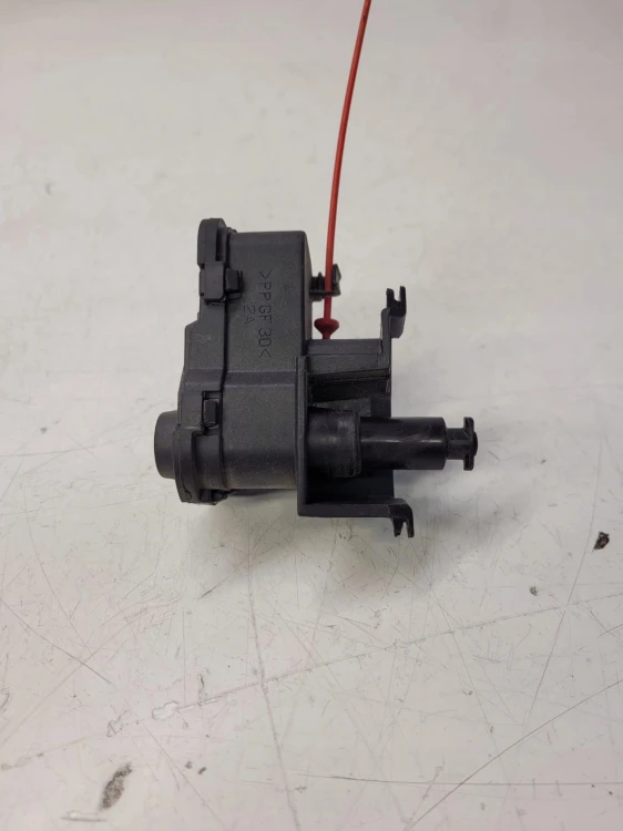 SIŁOWNIK KLAPKI PALIWA AUDI A4 A5 A6 Q5 8K0862153H