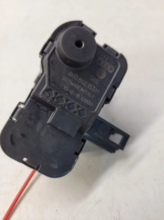 SIŁOWNIK KLAPKI PALIWA AUDI A4 A5 A6 Q5 8K0862153H