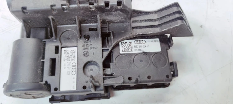 ROZDZIELACZ PRĄDU KLEMA + AUDI A4 B9 A5 8W 8W0941823 8W0941824AN