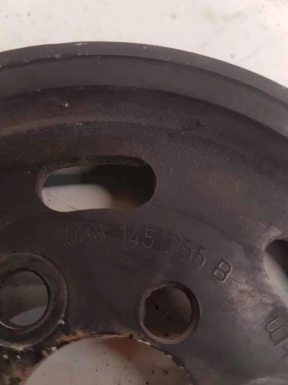 KOŁO POMPY WSPOMAGANIA AUDI A4 A5 2.0 038145255B