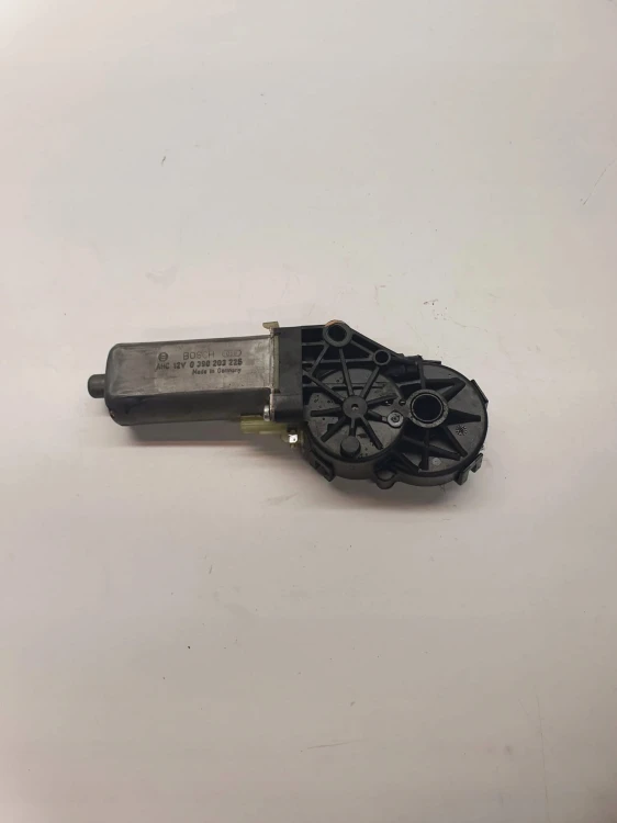 SILNICZEK REGULACJI FOTELA AUDI A6 C6 0390203225