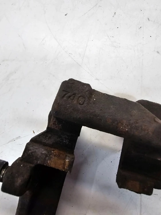 JARZMO ZACISKU PRZÓD AUDI VW SEAT SKODA * 740 *