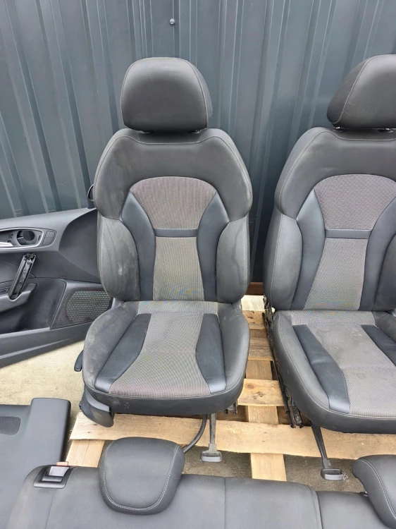 FOTEL FOTELE KOMPLET AUDI A1 8X 8X3 3-DRZWI SKÓRA+MATERIAŁ ORYGINAŁ !!!