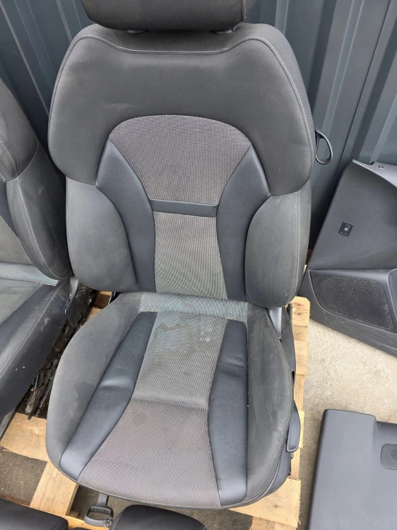 FOTEL FOTELE KOMPLET AUDI A1 8X 8X3 3-DRZWI SKÓRA+MATERIAŁ ORYGINAŁ !!!