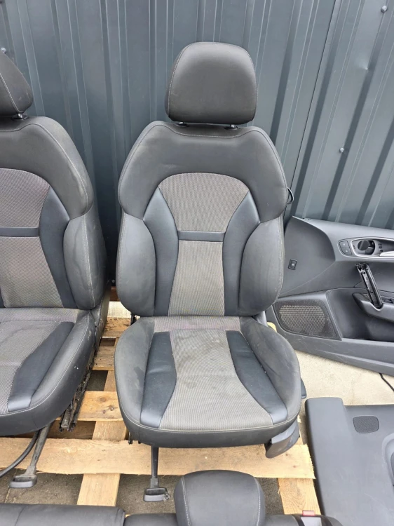 FOTEL FOTELE KOMPLET AUDI A1 8X 8X3 3-DRZWI SKÓRA+MATERIAŁ ORYGINAŁ !!!