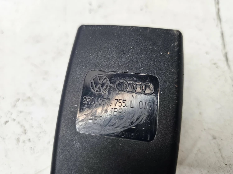 ZAPINKA PASA LEWY LUB PRAWY PRZÓD AUDI Q5 8R 8R0857755L