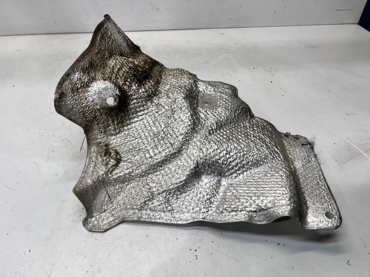 OSŁONA TERMICZNA AUDI TT 8J 8J0825621B