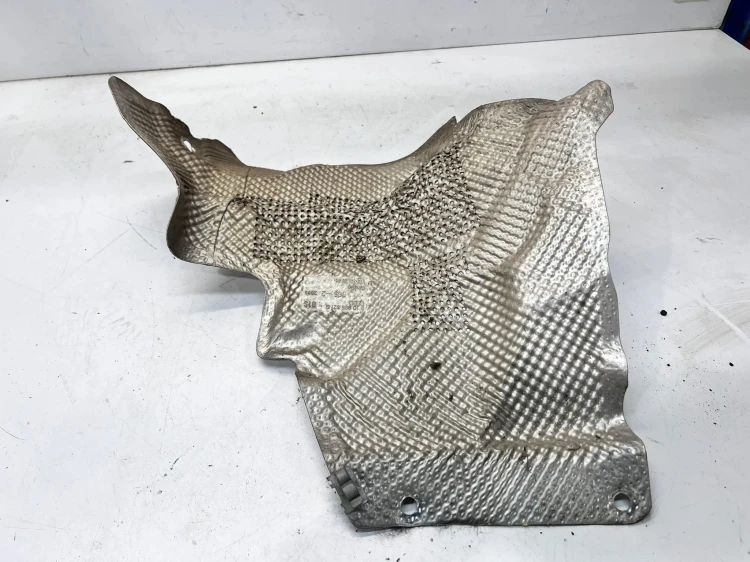 OSŁONA TERMICZNA AUDI TT 8J 8J0825621B