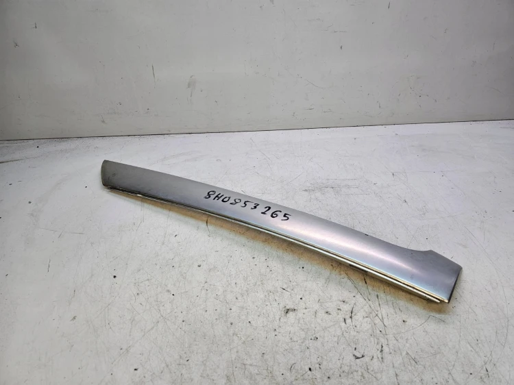 LISTWA SZYBY CZOŁOWEJ LEWA CHROM AUDI A4 B6 B7 CABRIO 8H0853265