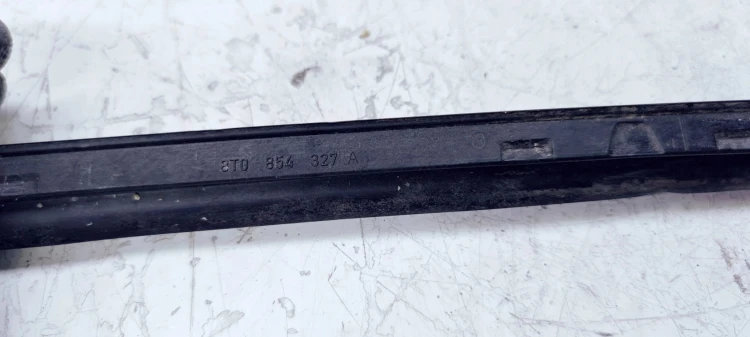 LISTWA SZYBY CZOŁOWEJ LEWA AUDI A5 8T0854327A