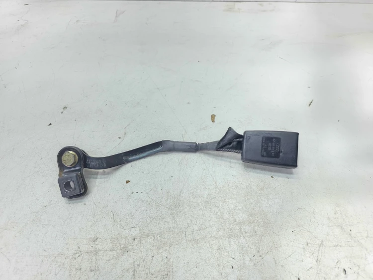 ZAPINKA PASA BEZPIECZEŃSTWA PRAWA AUDI A3 8L 8L0858676H