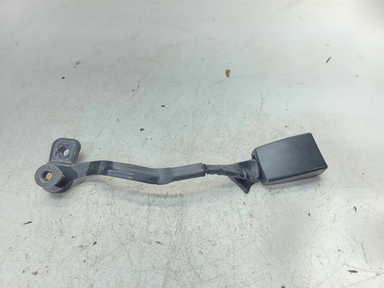 ZAPINKA PASA BEZPIECZEŃSTWA PRAWA AUDI A3 8L 8L0858676H