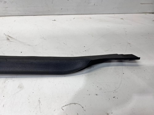 OSŁONA POSZYCIA PROGU PRAWA VW SHARAN 7M3853372