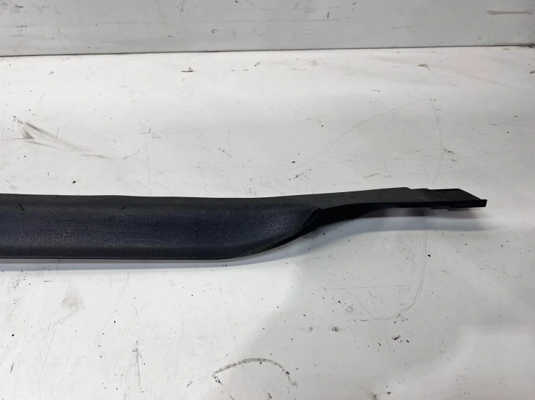 OSŁONA POSZYCIA PROGU PRAWA VW SHARAN 7M3853372