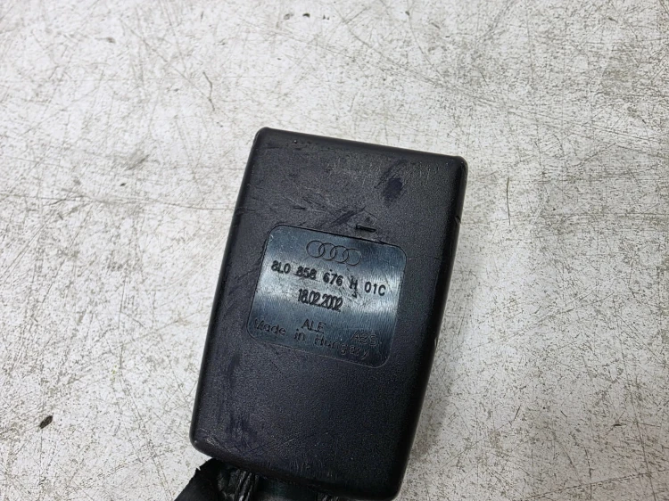 ZAPINKA PASA BEZPIECZEŃSTWA PRAWA AUDI A3 8L 8L0858676H