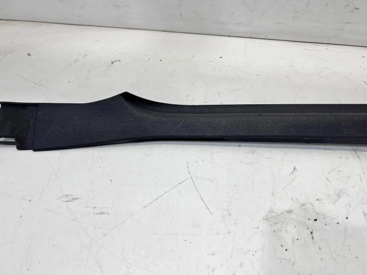 OSŁONA POSZYCIA PROGU PRAWA VW SHARAN 7M3853372