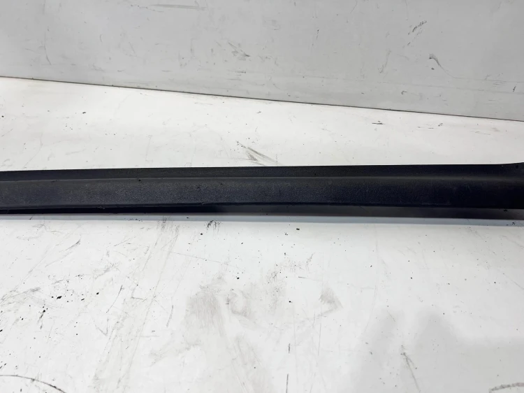 OSŁONA POSZYCIA PROGU PRAWA VW SHARAN 7M3853372