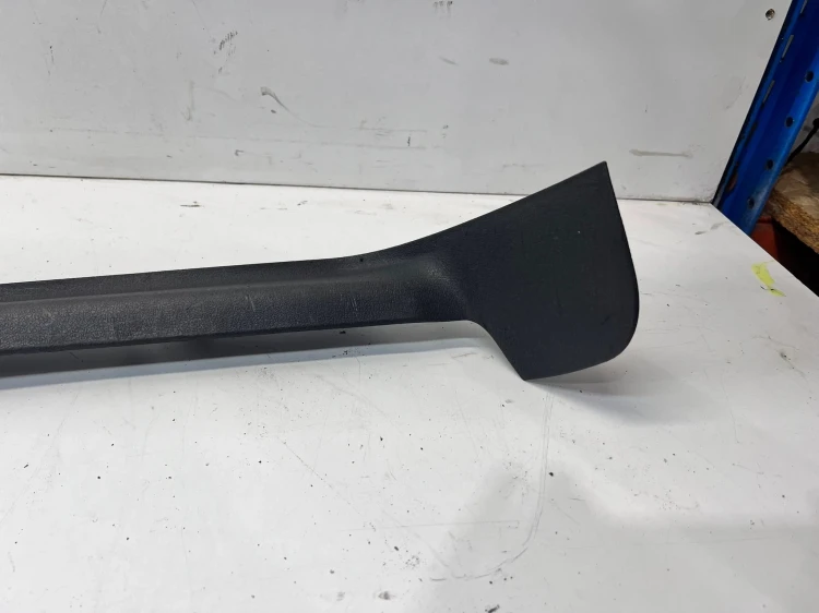 OSŁONA POSZYCIA PROGU PRAWA VW SHARAN 7M3853372