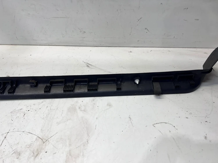 OSŁONA POSZYCIA PROGU PRAWA VW SHARAN 7M3853372