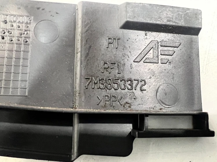 OSŁONA POSZYCIA PROGU PRAWA VW SHARAN 7M3853372