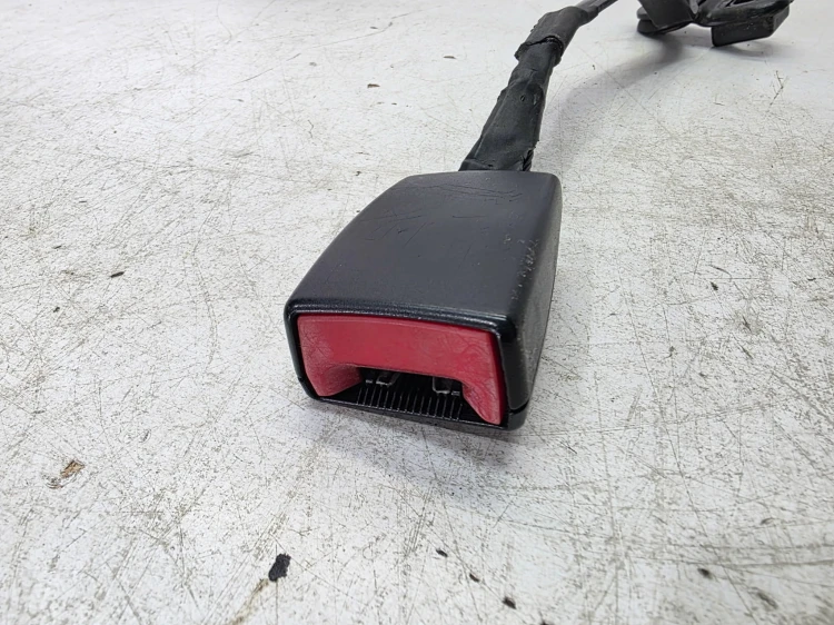 ZAPINKA PASA BEZPIECZEŃSTWA PRAWA AUDI A3 8L 8L0858676H