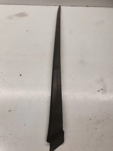 LISTWA SZYBY CZOŁOWEJ AUDI A3 8P LEWA 8P0854327B