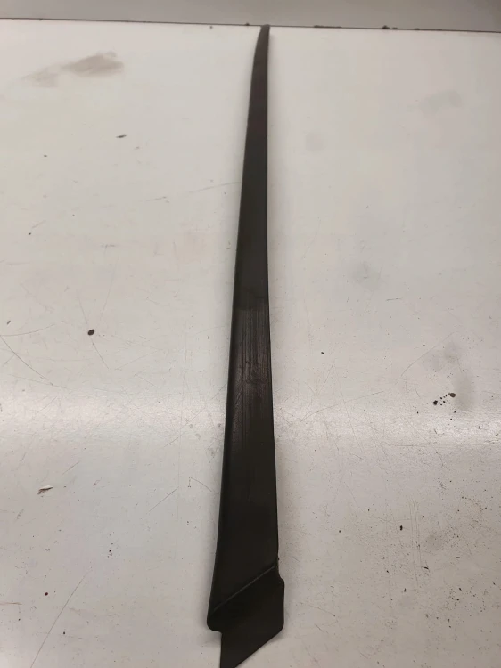 LISTWA SZYBY CZOŁOWEJ AUDI A3 8P LEWA 8P0854327B