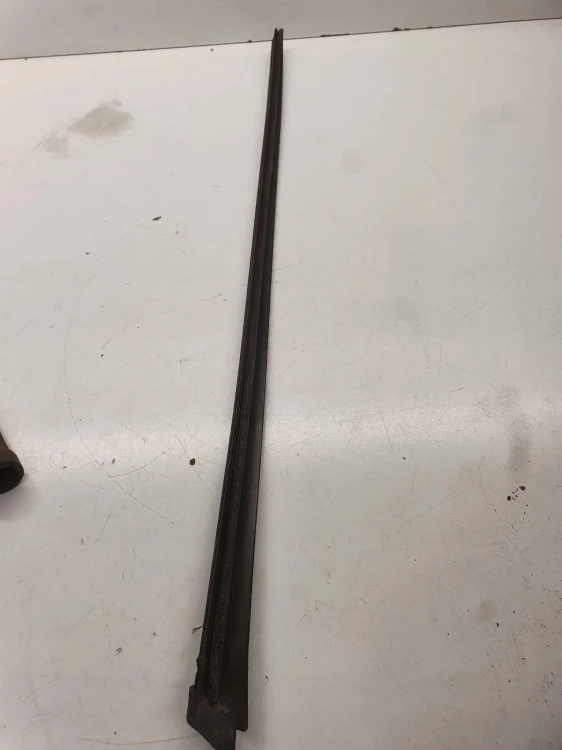 LISTWA SZYBY CZOŁOWEJ AUDI A3 8P LEWA 8P0854327B