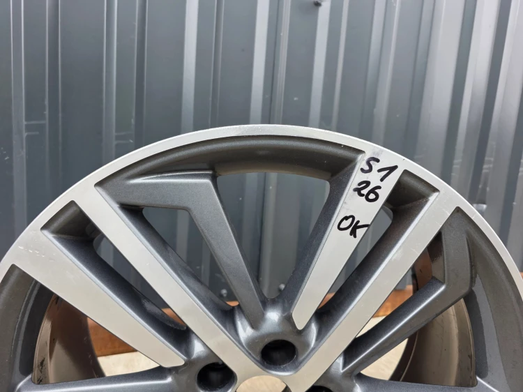 FELGA ALUMINIOWA AUDI Q5 80A FY VW SEAT 8.0J R20 ET39 80A601025AE / F S1/26