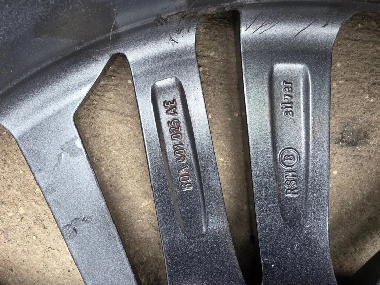 FELGA ALUMINIOWA AUDI Q5 80A FY VW SEAT 8.0J R20 ET39 80A601025AE / F S1/26