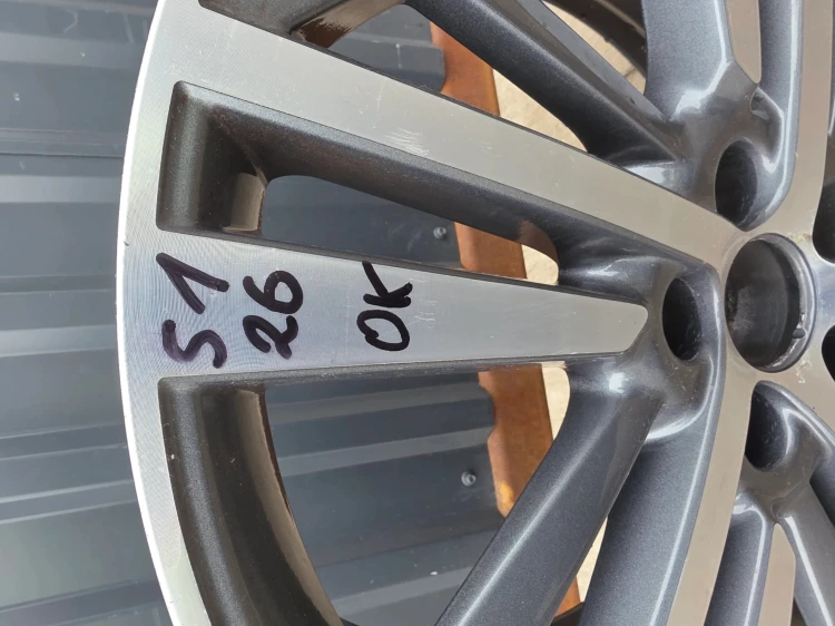 FELGA ALUMINIOWA AUDI Q5 80A FY VW SEAT 8.0J R20 ET39 80A601025AE / F S1/26
