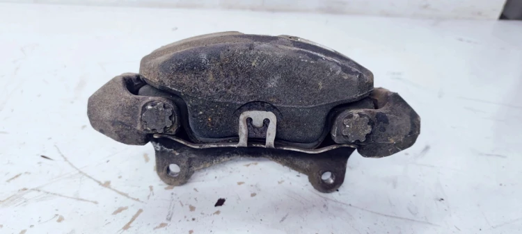 ZACISK HAMULCOWY PRAWY PRZÓD AUDI A6 A7 4G0105AL