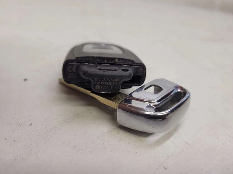 KLUCZYK PILOT AUDI A5 S5 LIFT 8T0959754AB