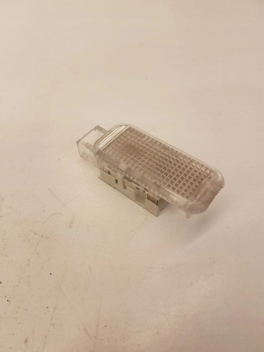 LAMPKA OŚWIETLENIE KABINY AUDI A4 B8 A5 8D0947415