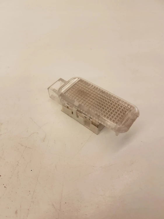 LAMPKA OŚWIETLENIE KABINY AUDI A4 B8 A5 8D0947415