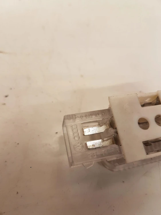 LAMPKA OŚWIETLENIE KABINY AUDI A4 B8 A5 8D0947415