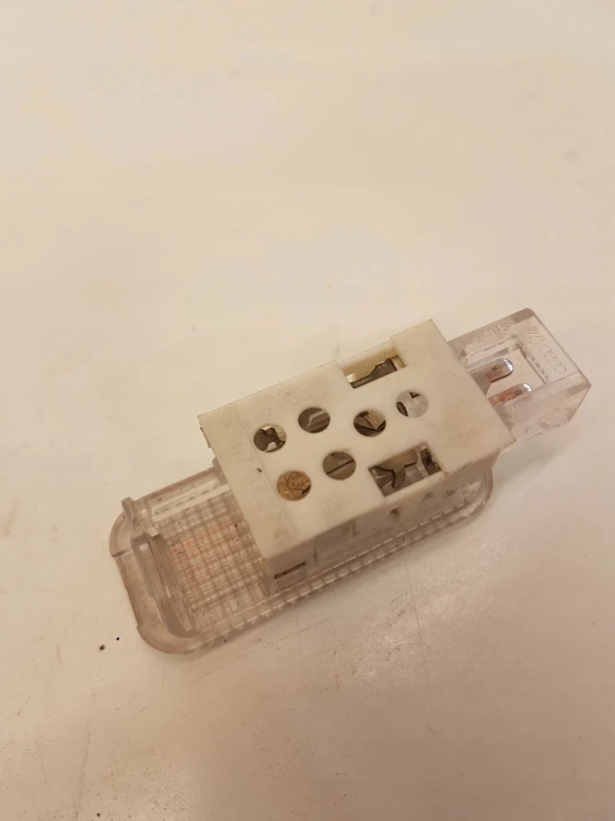 LAMPKA OŚWIETLENIE KABINY AUDI A4 B8 A5 8D0947415