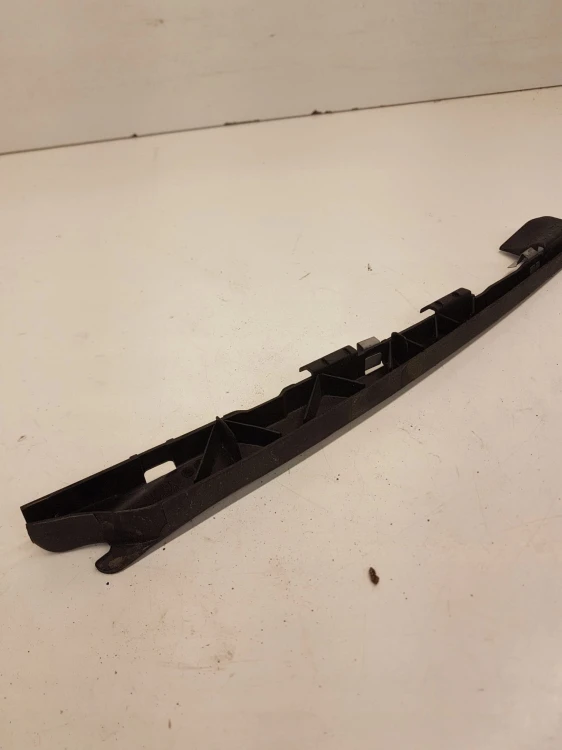 UCHWYT USZCZELKI DRZWI AUDI A5 SPORTBACK 8T8837151