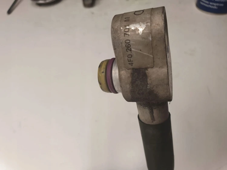 WĄŻ PRZEWÓD KLIMATYZACJI AUDI A6 C6 4F0260701M