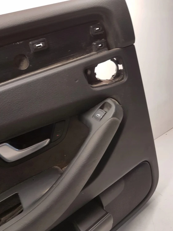 BOCZEK DRZWI LEWY TYŁ AUDI A8 D3 LIFT 4E0868065