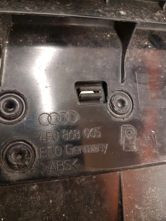 BOCZEK DRZWI LEWY TYŁ AUDI A8 D3 LIFT 4E0868065