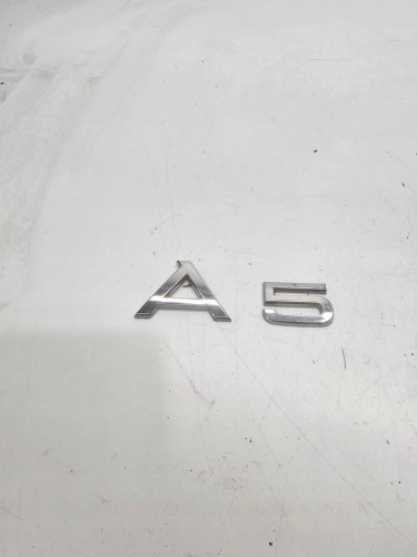 ZNACZEK EMBLEMAT KLAPY TYŁ AUDI A5 8T ORYGINAŁ