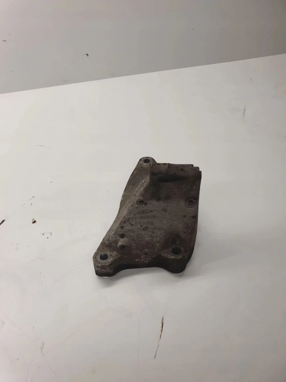 ŁAPA PODPORA SILNIKA AUDI A6C6 4.2 BVJ 4F0199308AF
