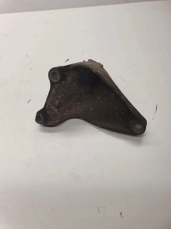 ŁAPA PODPORA SILNIKA AUDI A6C6 4.2 BVJ 4F0199308AF